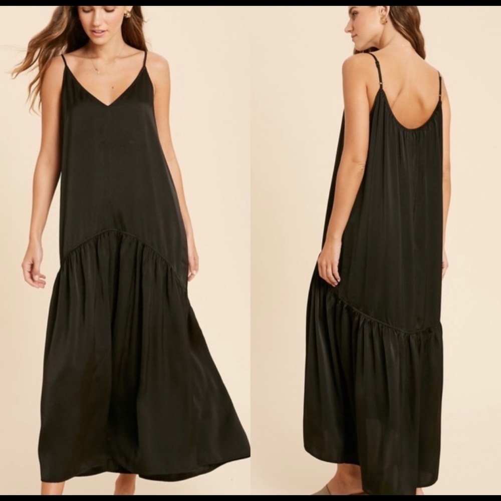 🎉CLEARANCE🏷️❣️Black Satin Shirring Maxi-LAST ONE ☝️